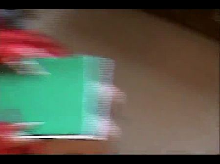 لقد أصبت بإصبعي وهي تحبها 