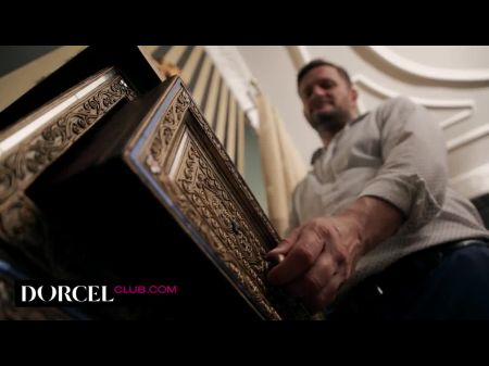 El esposo de Veronica tiene una sorpresa tetona para ella 