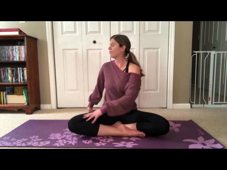 Lisa Brooks - First-timer Cougar Does Her Bare Yoga Workout