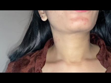 Indian Dame Pissing In Desi Toilet