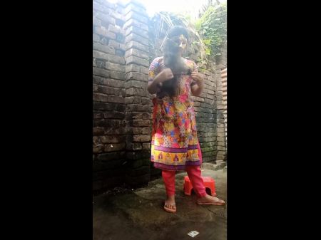 Desi Softcore Splendid Sisters Shower Gig In Open Wc . Passion Lady Akhi Bathtub Gig And Peeing