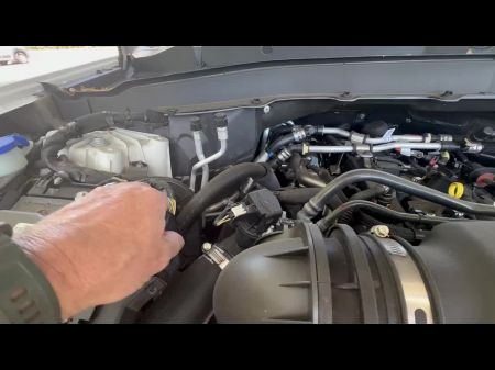 汽车麻烦维纳斯奖励一个陌生人，她从色情明星体验开始了她的汽车