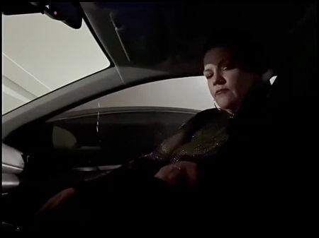 弯曲的美洲狮在拉斯维加斯大道上工作