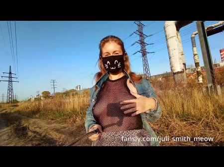 Chica Con Ropa De Malla Se Masturba Y Se Toma Una Selfie0
