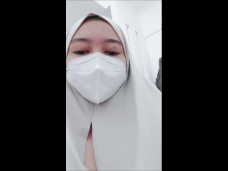 Красивые девушки хиджаба хороши в качании 