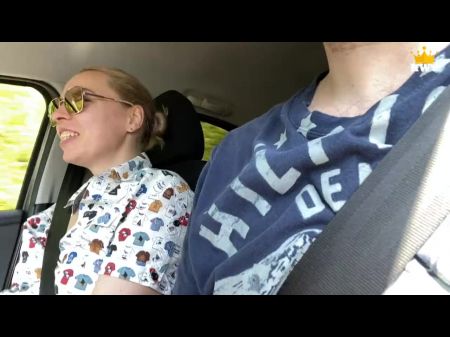 Reife Milf vergaß, Geld von ihrem Ehemann zu nehmen, musste den Taxifahrer mit einer Muschi und einem Blowjob im Hals bezahlen 