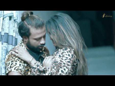 Die volle sexy Frau ist verzweifelt nach Sexzufriedenheit von der Freundin ihres Mannes 