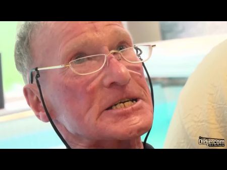 Young Blonde Con Coño Caliente Hardcore Follado Por El Abuelo 