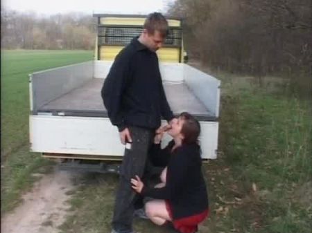 Curvy German Fat and tetona dispara porno al aire libre de los años 90 