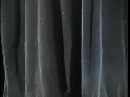 Julia Tira En El Escenario Al Atardecer 