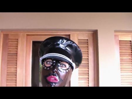 Schokomaus Latex Officer Blowjob