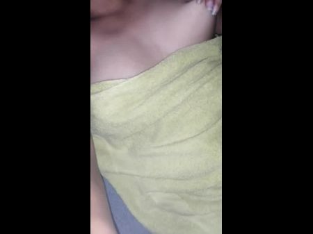 Sri Lankan Girl Piumi Show Play مع ثديها وجملها 