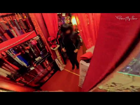 sexyshop donnadikuori: harte Schwanz für die sexy Verkäuferin 
