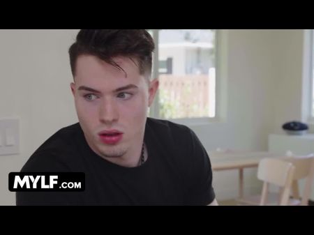 Stiefmama -Göttin Charley Hart lehrt ihre Stieftochter alles, was sie über einen Mann gefällt 