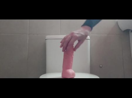 Ficken Sie Einen Dildo Im Badezimmer Meines Hauses 