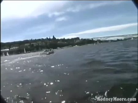 Echter Kleiner Zwerg Fickt Auf Dem Boot 