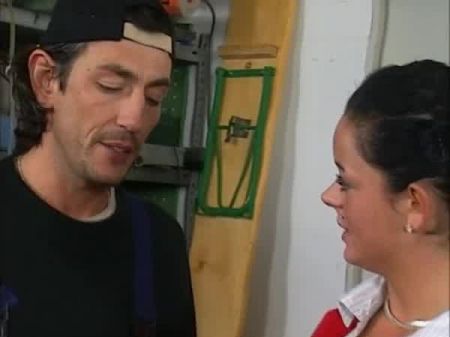 Geheimer Sex Bei Der Arbeit Mit Heißer Brünetter Sekretärin Und Schwanzlehre 