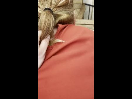 Mujer Follada En Su Jardín Mientras Su Esposo Está Fuera 