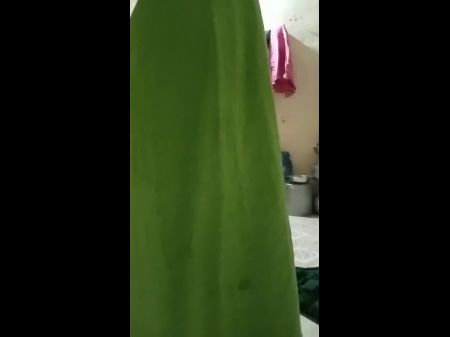 Deshi Aunty Saree Change & Showing Cootchie