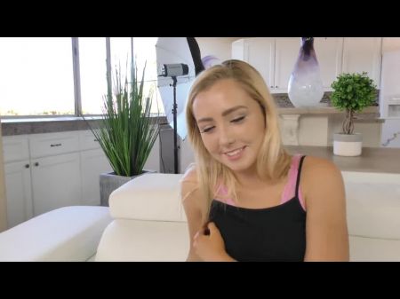 Tiny Curious Blonde Teen von Lucky älteren Mann abgeholt 