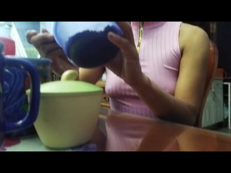 Eu foda minha cunhada para fazê -la feliz com meu meio -irmão 
