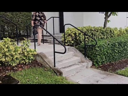 出租车司机给了我他的全部服务。美国