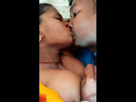 Haut Indian Desi Bhabhi Smooching