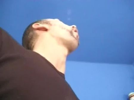 سيدة ألمانية ذات شعر قصير تحصل على ديك طويل في مهبلها الرطب 
