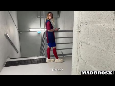 A Barcelona Supporter Screwed By Psg Aficionados In The Corridors Of The Football Stadium !