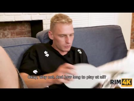 RIM4K. Después del juego, la pelirroja está de humor para lamer el culo de BF 
