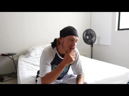 Ich sehe meine Patensohn nackt und werde sehr geil 