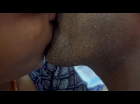 El madrastra atrapó a hermanastra cuando ella estaba masturbándose y follada 