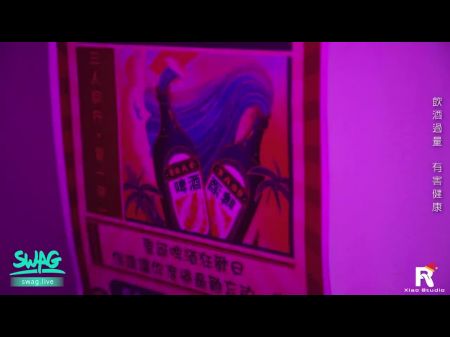 放荡的日本女服务员为男人提供技能