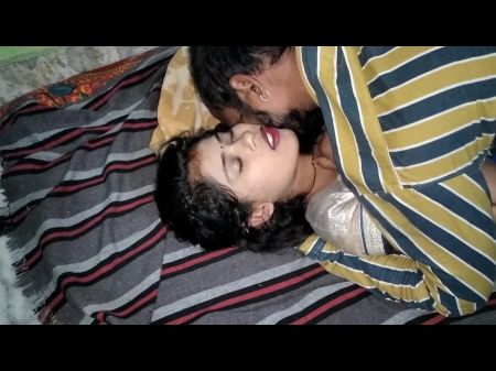 فوجئت كارلوس يسير حول المنزل عارية 
