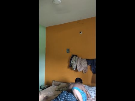 أشرطة الفيديو الجنسية محلية الصنع استمتع بالجنس مع صديقها عن طريق الفم واللعنة الصعبة 