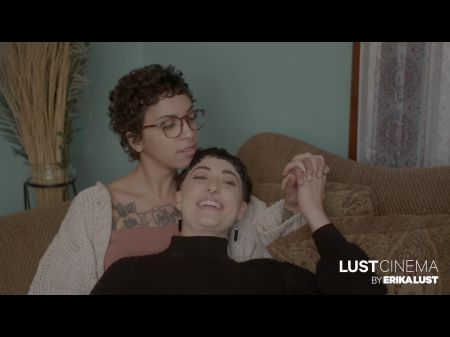 الرجل المحظوظ يمارس الجنس مع زوجين مثليه ساخن يشاهد شخصًا مثلك على Erika Lust 
