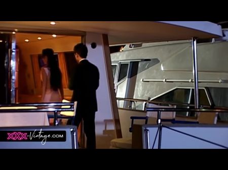 劳拉·安吉尔（Laura Angel）在没有禁忌的强烈三重奏中