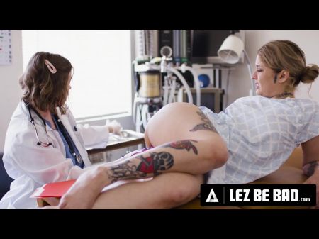 Lez Be Bad Vanessa Vega atrapó cuentas anal en su culo Fisting Rectal Examen del doctor Riley Nixon 