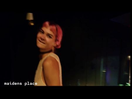 Ich habe ihn direkt in einer Club -Toilette gepinkelt 