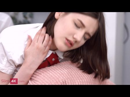 Skinny Nymph Margo recibe una gran mierda anal de su novio 