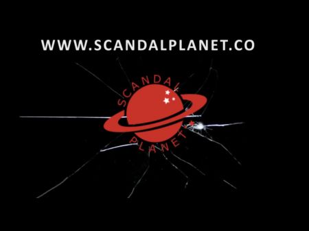 Escena de sexo de Emma Roberts en Scandalplanet.com 