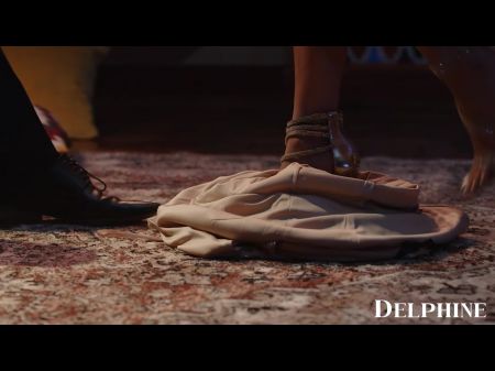 Delphine Films Latina Beauty Vanessa Sky تأخذ قصفًا من عميلها البارز 