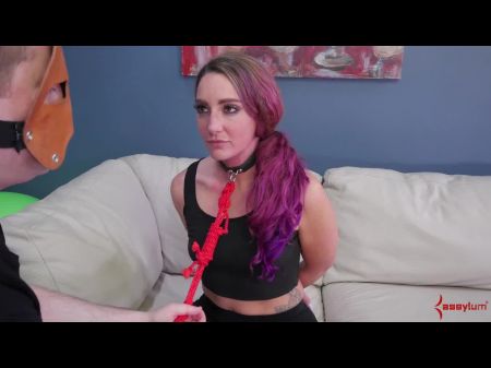 Anal Slave leckt Sperma vom Boden 