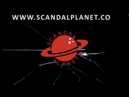 劳拉·威金斯（Laura Wiggins）裸体胸部和屁股无耻scandalplanet 