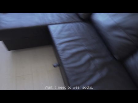 أخت Sockjob مع زوجة الأب لأول مرة. 