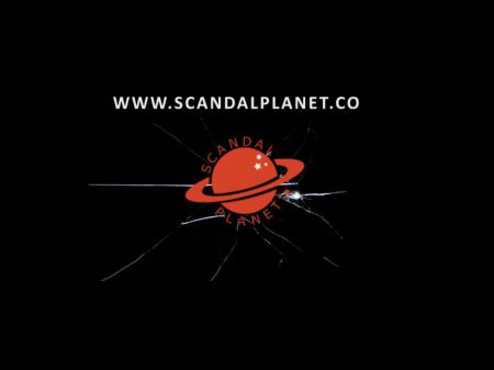 Escena de sexo de Zoey Deutch en Vincent N Roxxy en Scandalplanetcom 