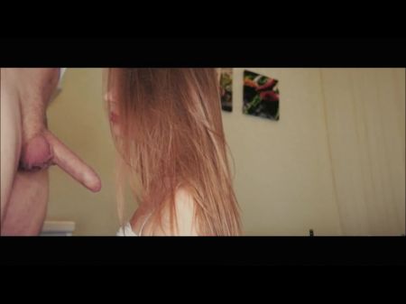 Wie ein Stiefbruder und Stiefschwester alle Grenzen überschritten haben, bat sie ihn, nach Blowjob in ihrem Höschen abzuspritzen 