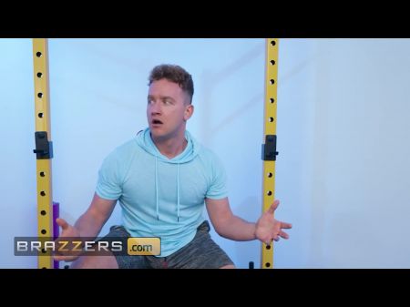 Bombshell Payton Preslee provoca Van com seus peitos grandes na academia e o deixa louco para transar com ela 