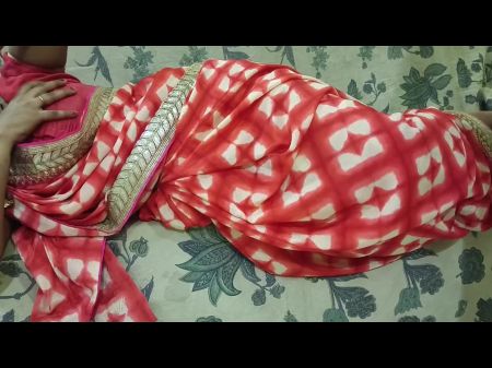 Malkin ne Apane Naukar Se par Dabane ke Bahane Malkin Ki Chut Chod di 