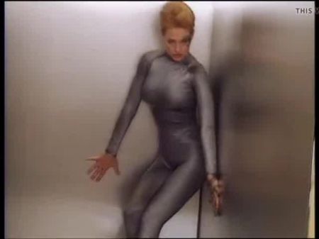 Jeri Ryan 1997 Fotoshooting in Silver Catsuit für Star Trek 